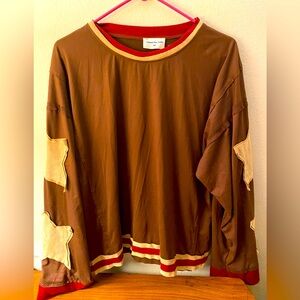 Women’s Long Sleeved Top With Star Accents Sz Medium Brown